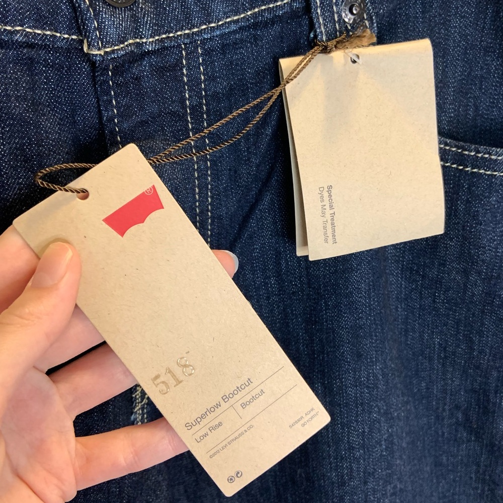 Levi’s Women’s 518 Superlow Dark Wash Low Rise Bootcut Denim Jeans NWT 31 - Picture 11 of 15